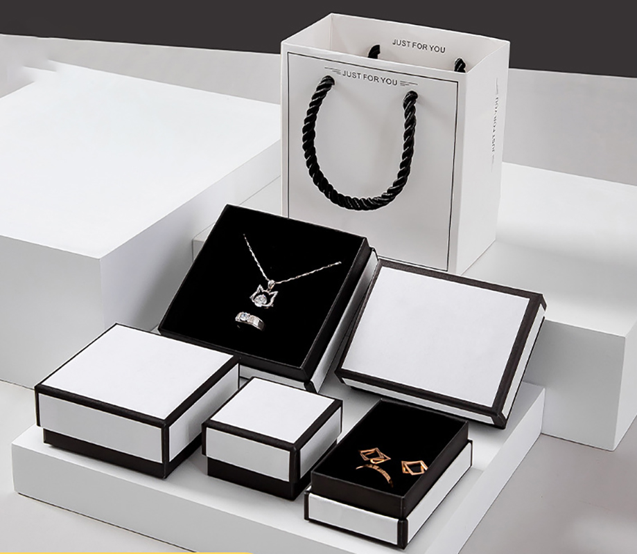 Body Jewelry Display - 1 szt. Kartonowe etui na biżuterię