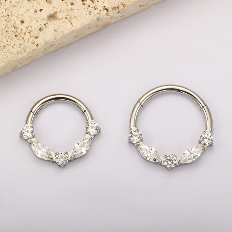 Pierścień do nosa z tytanu AST – Body Jewels recenzja i cena