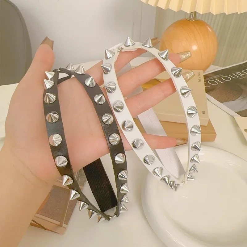 Podwójny pasek na udo z kolcam – Body Jewels recenzja i cena