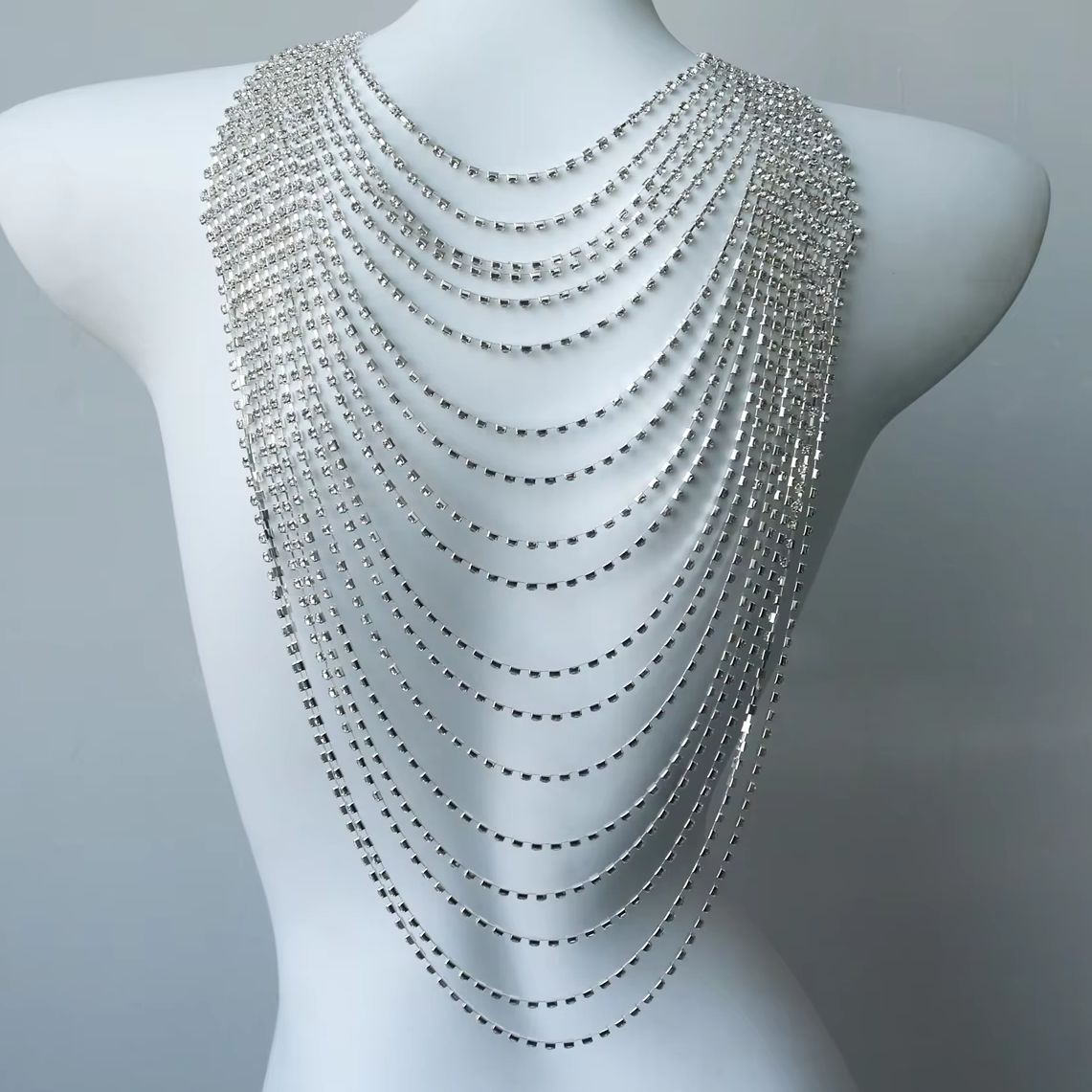 Stylowy, wielowarstwowy łańcus – Body Jewelry Back recenzja i cena
